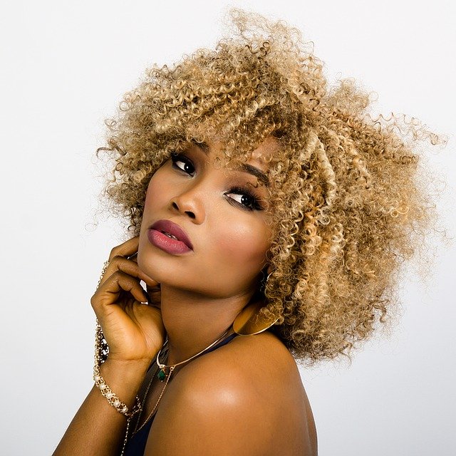 blond černoška